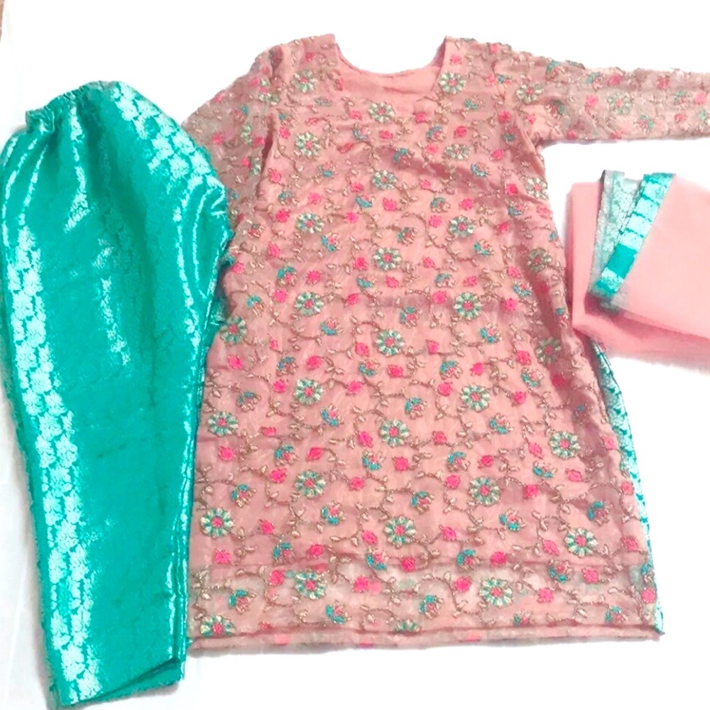 Very smart party outfit size XL.